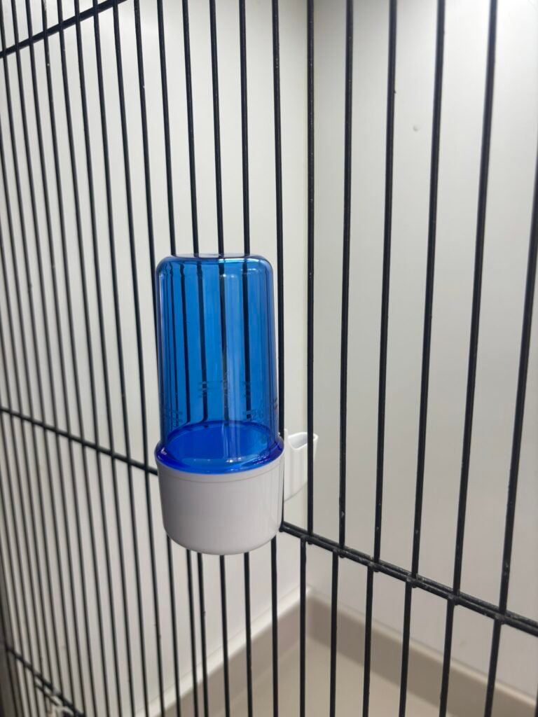 2GR Vogeldrinkfontein Meta – Blauw – Hoge Voet – 75 ml - Tweede afbeelding